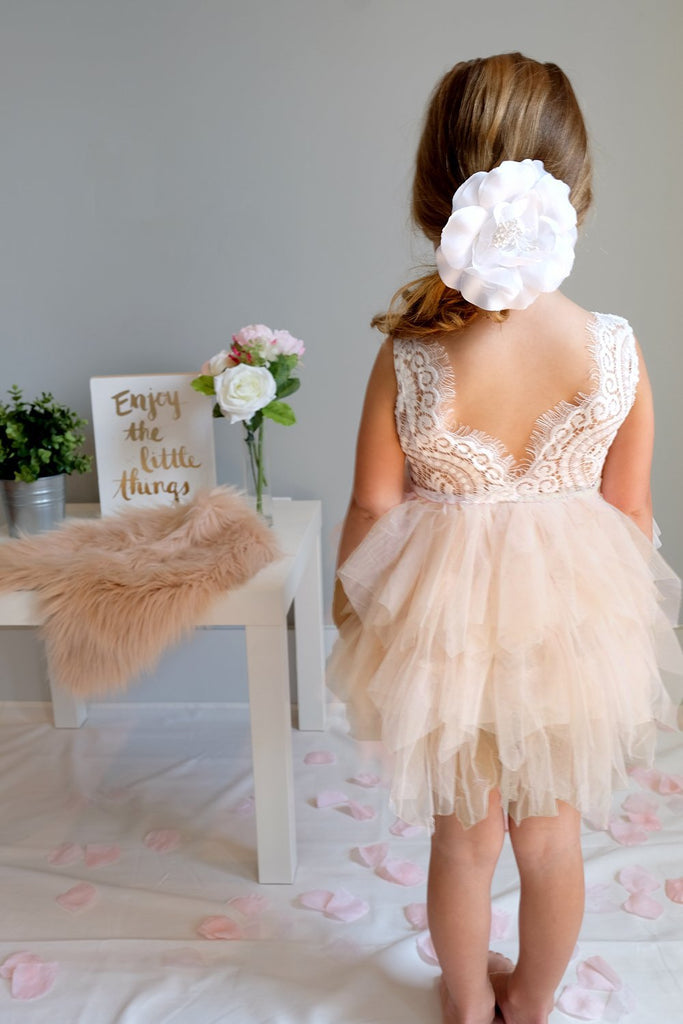 Knee-length Tulle Backless Scoop Sleeveless Tiered Flower Girl Dresses With Flowers F012