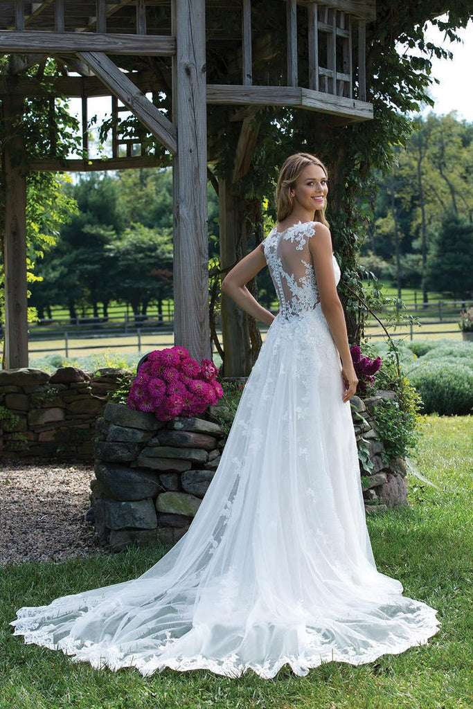Vintage V Neck Sleeveless Tulle Lace Appliqued Wedding Dress, Long Bridal Dresses N1321